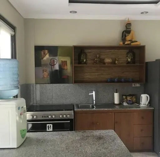 Spacious Private Pool Apartment-beachside Apartment
