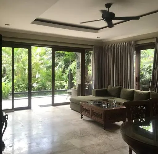 Spacious Private Pool Apartment-beachside *