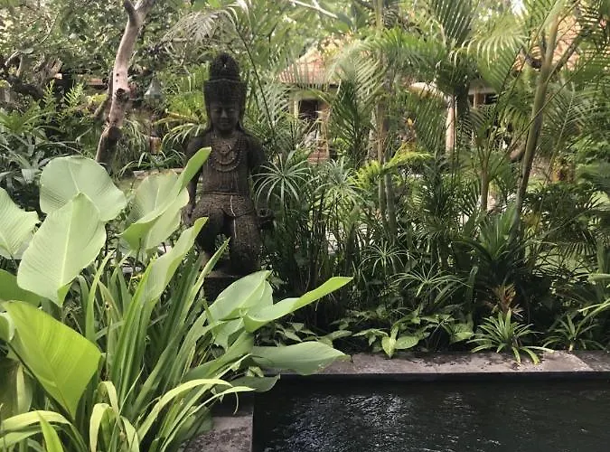 Spacious Private Pool Apartment-beachside Apartment