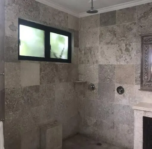 Apartment Spacious Private Pool Apartment-beachside
