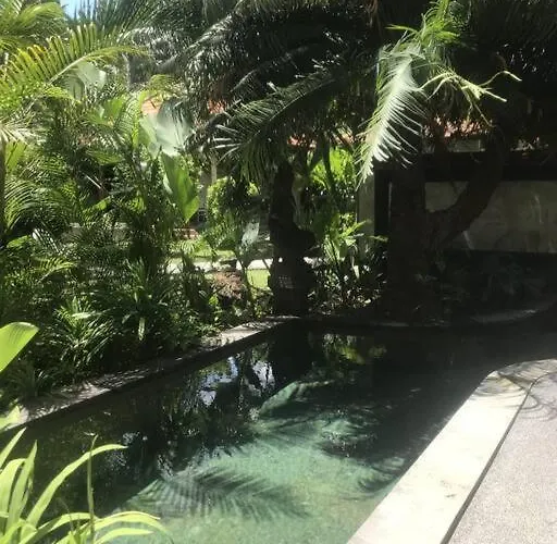 Spacious Private Pool Apartment-beachside